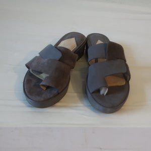 NWT Womens Klik "Cori" Gray Suede & Leather Slide Toe Thong Sandals Sz 6*
